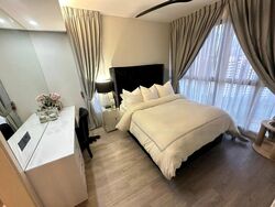 prive photo thumbnail #5